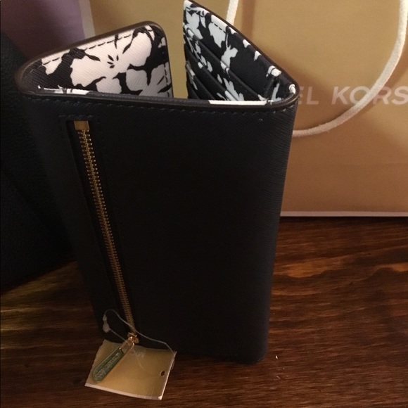 Michael Kors wallet - Picture 3 of 8